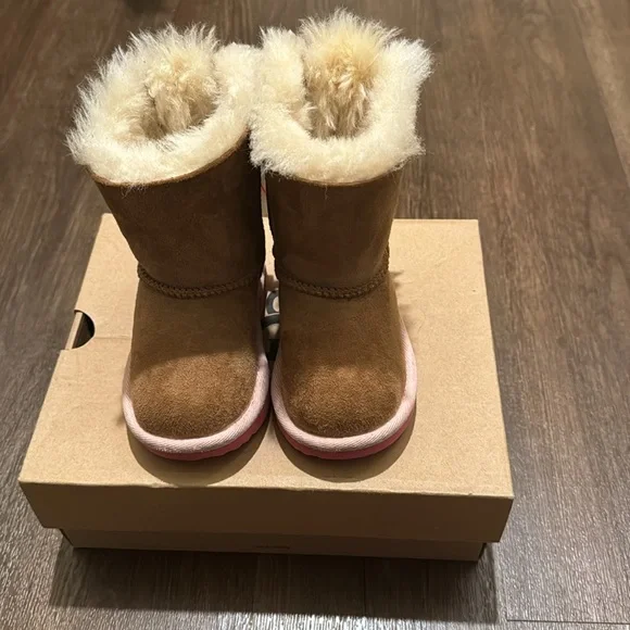 UGGS, Bailey Bow II Boot, 6c